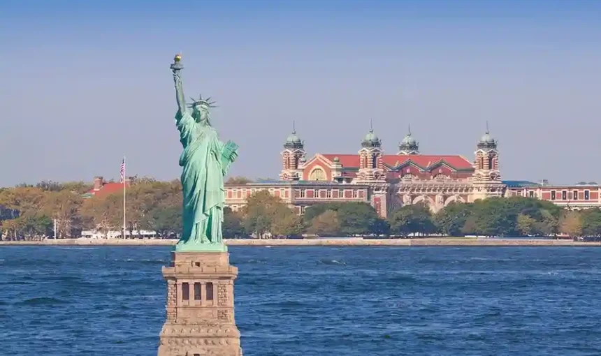 Unforgettable Journey to the Iconic Statue of Liberty: Explore History and Beauty